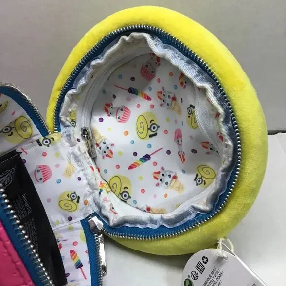 Loungefly Despicable Me Minion Cupcake Crossbody Bag Universal Studios NEW - Picture 7 of 8